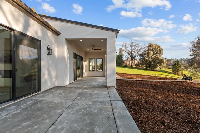 23672 Darkhorse Dr, Auburn, CA 95602