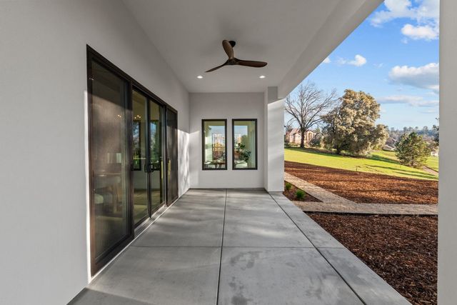 23672 Darkhorse Dr, Auburn, CA 95602