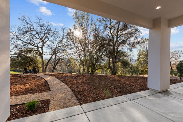 23672 Darkhorse Dr, Auburn, CA 95602