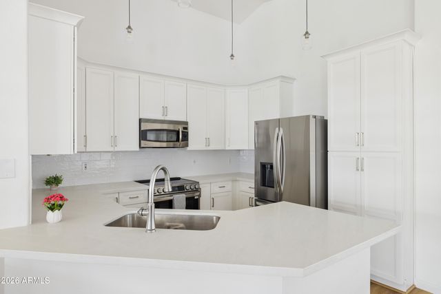 7054 S TAYLOR Drive, Tempe, AZ 85283