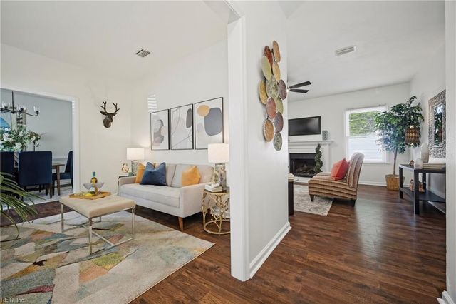 444 Fleming CIR, Chesapeake, VA 23323