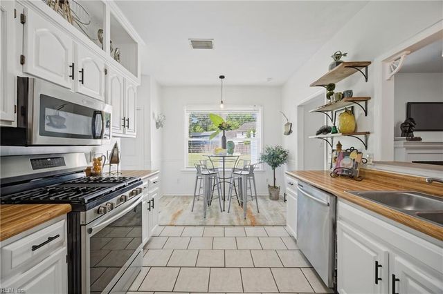 444 Fleming CIR, Chesapeake, VA 23323