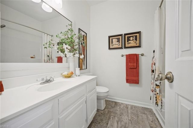 444 Fleming CIR, Chesapeake, VA 23323