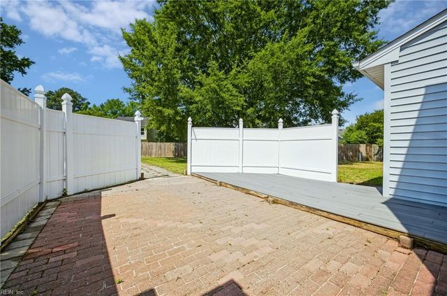 444 Fleming CIR, Chesapeake, VA 23323
