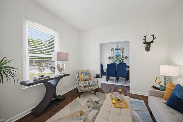 444 Fleming CIR, Chesapeake, VA 23323