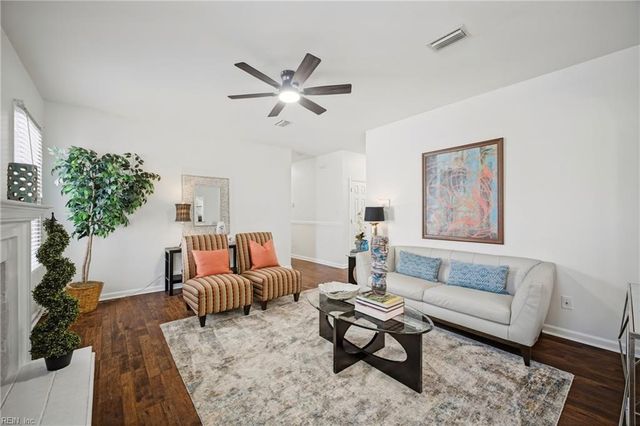 444 Fleming CIR, Chesapeake, VA 23323