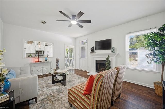 444 Fleming CIR, Chesapeake, VA 23323