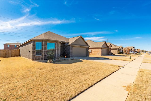 1013 Mcdonald Drive, Crowley, TX 76036