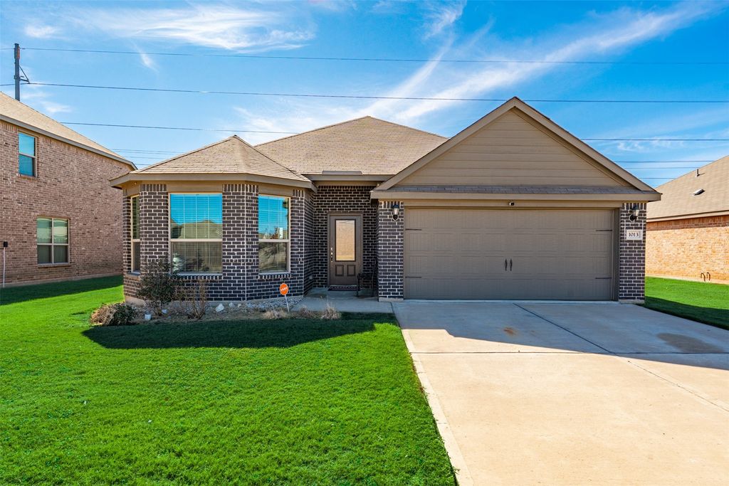 1013 Mcdonald Drive, Crowley, TX 76036