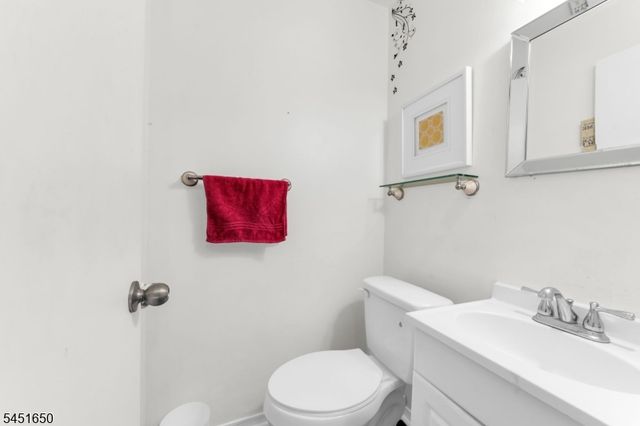 111 Alpine Ct, Stanhope Boro, NJ 07874
