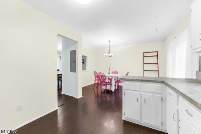 111 Alpine Ct, Stanhope Boro, NJ 07874