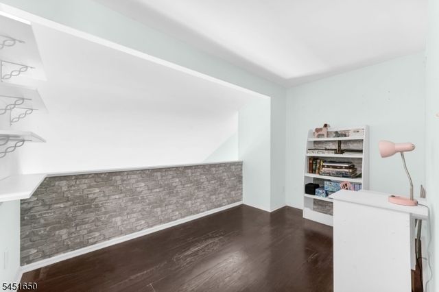 111 Alpine Ct, Stanhope Boro, NJ 07874