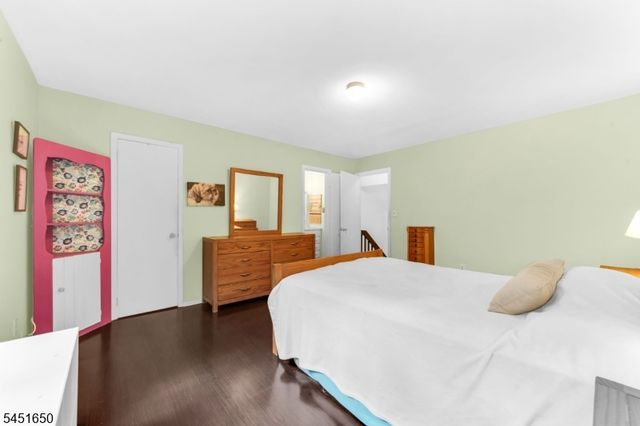 111 Alpine Ct, Stanhope Boro, NJ 07874
