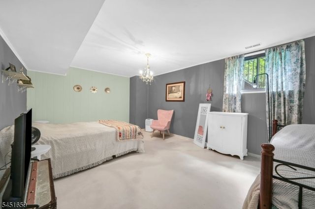 111 Alpine Ct, Stanhope Boro, NJ 07874