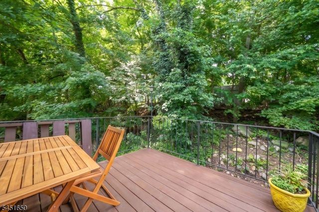 111 Alpine Ct, Stanhope Boro, NJ 07874