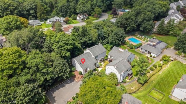 111 Alpine Ct, Stanhope Boro, NJ 07874