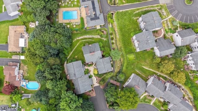 111 Alpine Ct, Stanhope Boro, NJ 07874