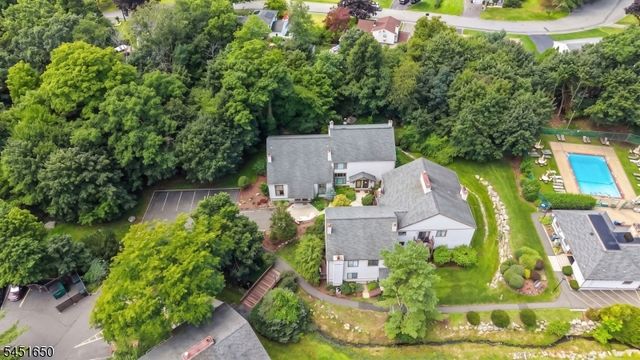 111 Alpine Ct, Stanhope Boro, NJ 07874