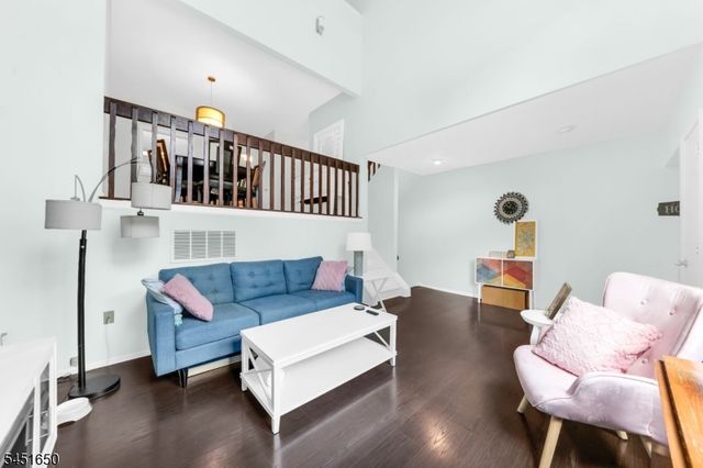 111 Alpine Ct, Stanhope Boro, NJ 07874