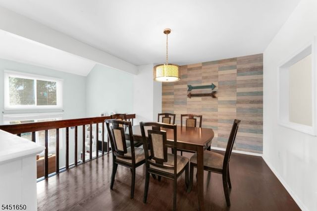 111 Alpine Ct, Stanhope Boro, NJ 07874