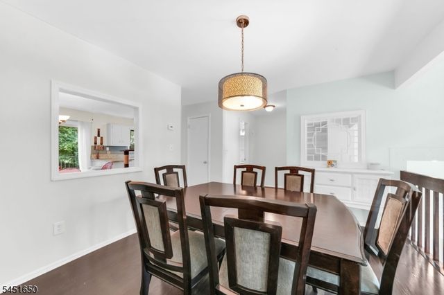 111 Alpine Ct, Stanhope Boro, NJ 07874