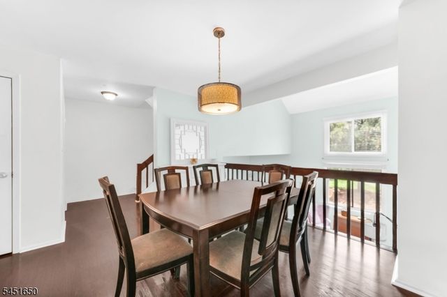 111 Alpine Ct, Stanhope Boro, NJ 07874