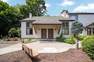 111 Alpine Ct, Stanhope Boro, NJ 07874