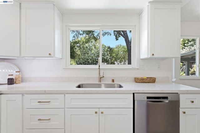 935 Granite Ct, Martinez, CA 94553