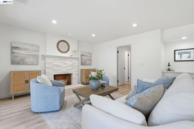 935 Granite Ct, Martinez, CA 94553