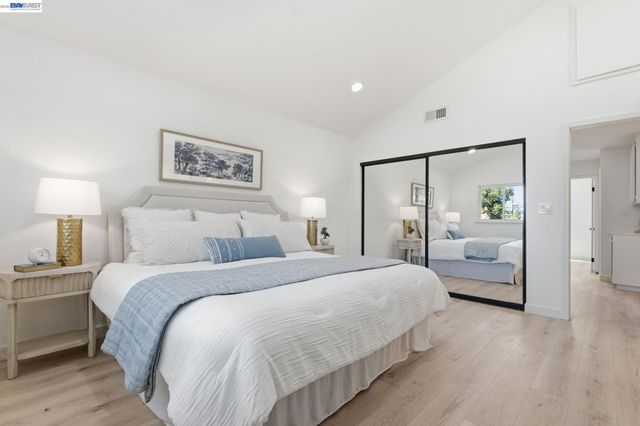935 Granite Ct, Martinez, CA 94553