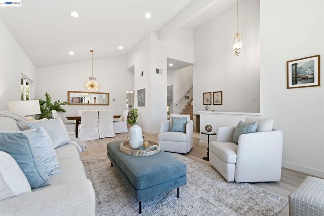 935 Granite Ct, Martinez, CA 94553