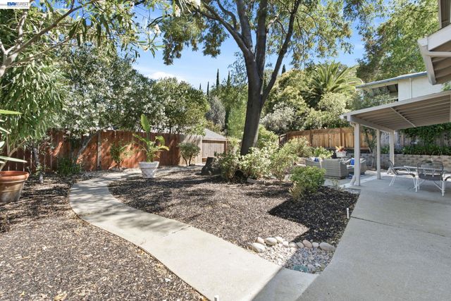 935 Granite Ct, Martinez, CA 94553
