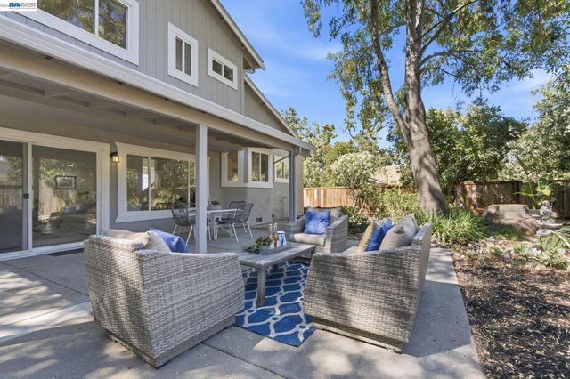 935 Granite Ct, Martinez, CA 94553