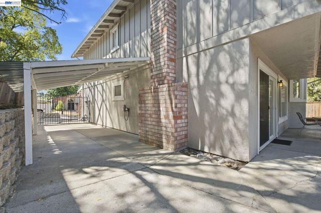 935 Granite Ct, Martinez, CA 94553