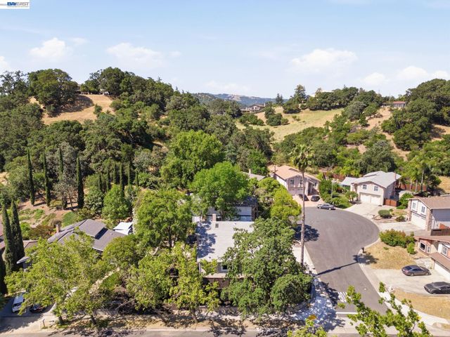 935 Granite Ct, Martinez, CA 94553