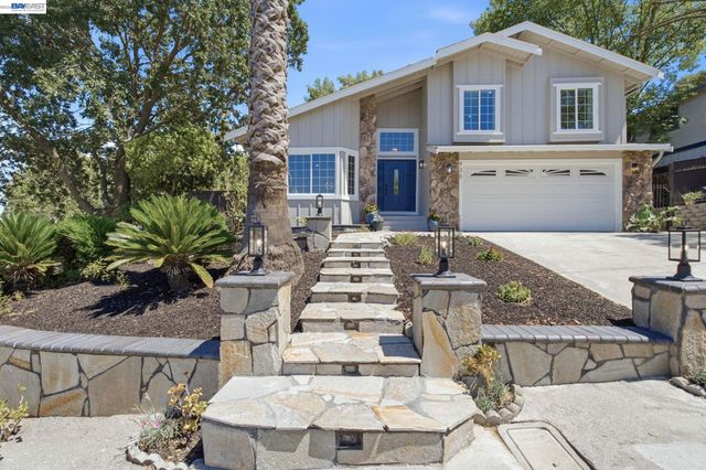 935 Granite Ct, Martinez, CA 94553