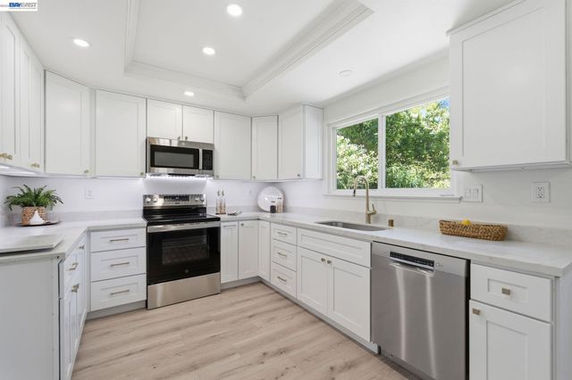 935 Granite Ct, Martinez, CA 94553