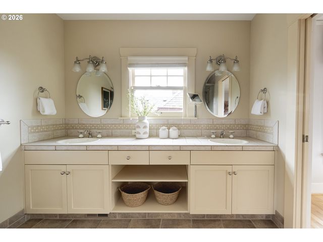 2415 Ne 24TH Ave, Portland, OR 97212