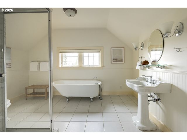 2415 Ne 24TH Ave, Portland, OR 97212