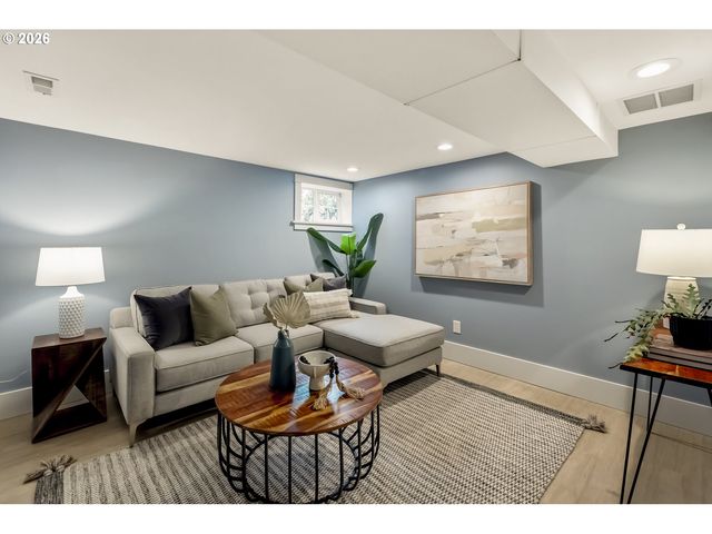 2415 Ne 24TH Ave, Portland, OR 97212