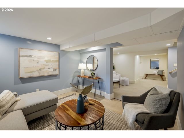 2415 Ne 24TH Ave, Portland, OR 97212