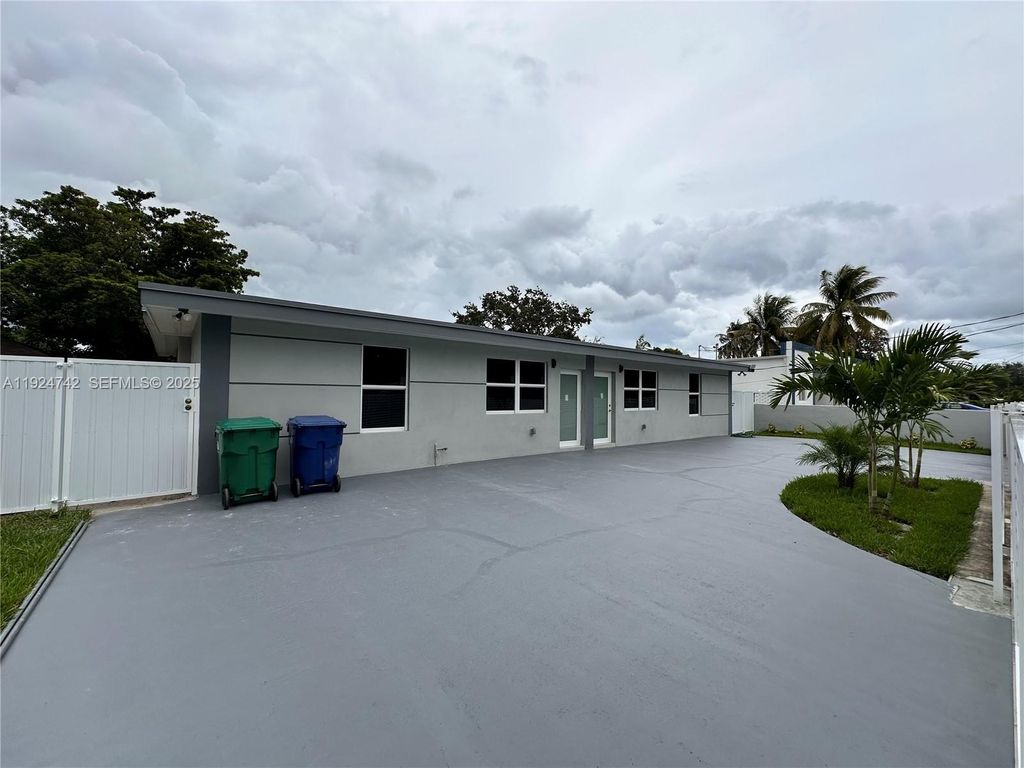 2433 NW 97th St, Miami, FL 33147