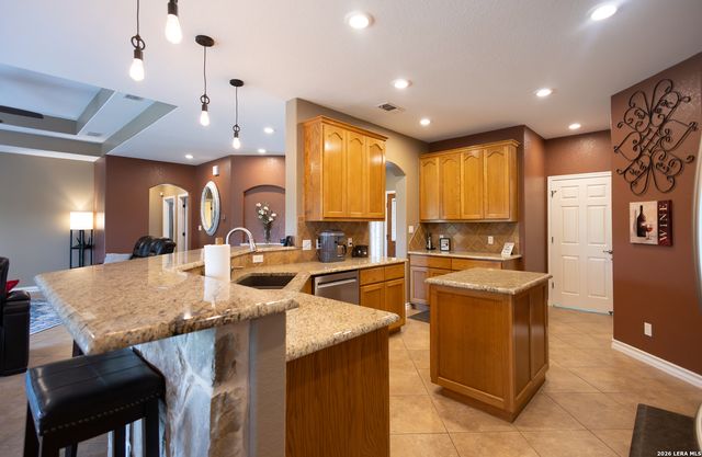 717 Jack Nicklaus, Devine, TX 78016