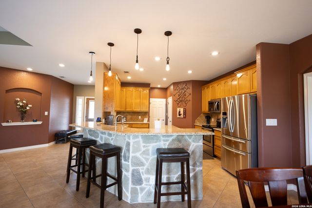 717 Jack Nicklaus, Devine, TX 78016