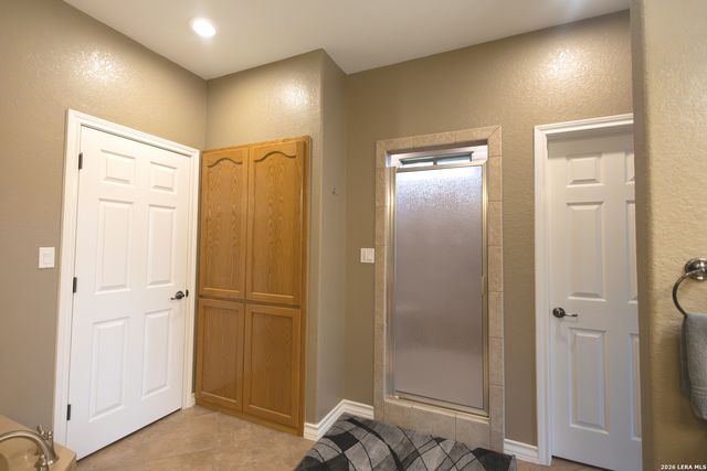 717 Jack Nicklaus, Devine, TX 78016