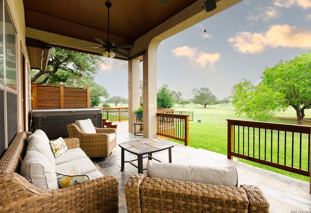 717 Jack Nicklaus, Devine, TX 78016