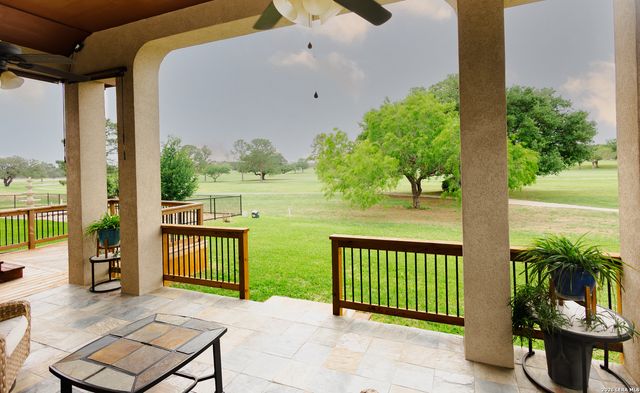 717 Jack Nicklaus, Devine, TX 78016