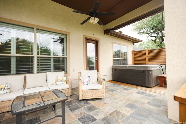 717 Jack Nicklaus, Devine, TX 78016