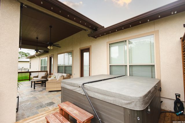 717 Jack Nicklaus, Devine, TX 78016