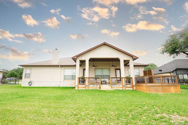 717 Jack Nicklaus, Devine, TX 78016